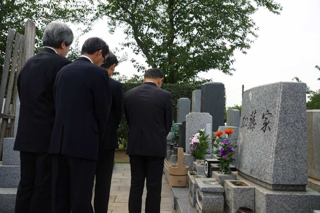 Japanese Police Apology at Grave of Shizuo Aishima